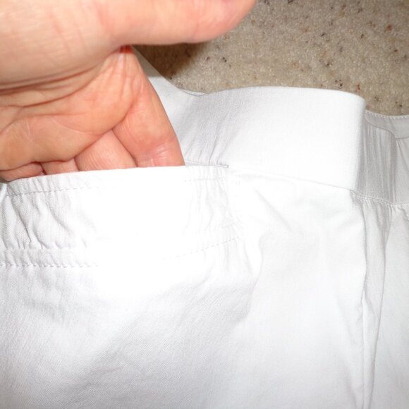SIGNATURE SLIMMING by Christopher & Banks Capris P4 White Elastic Waist - Picture 8 of 10